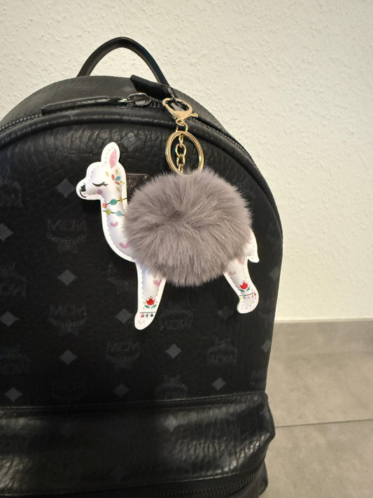 Lama aus Yokohama 🦙 – Flauschiger Taschenanhänger mit Puschel