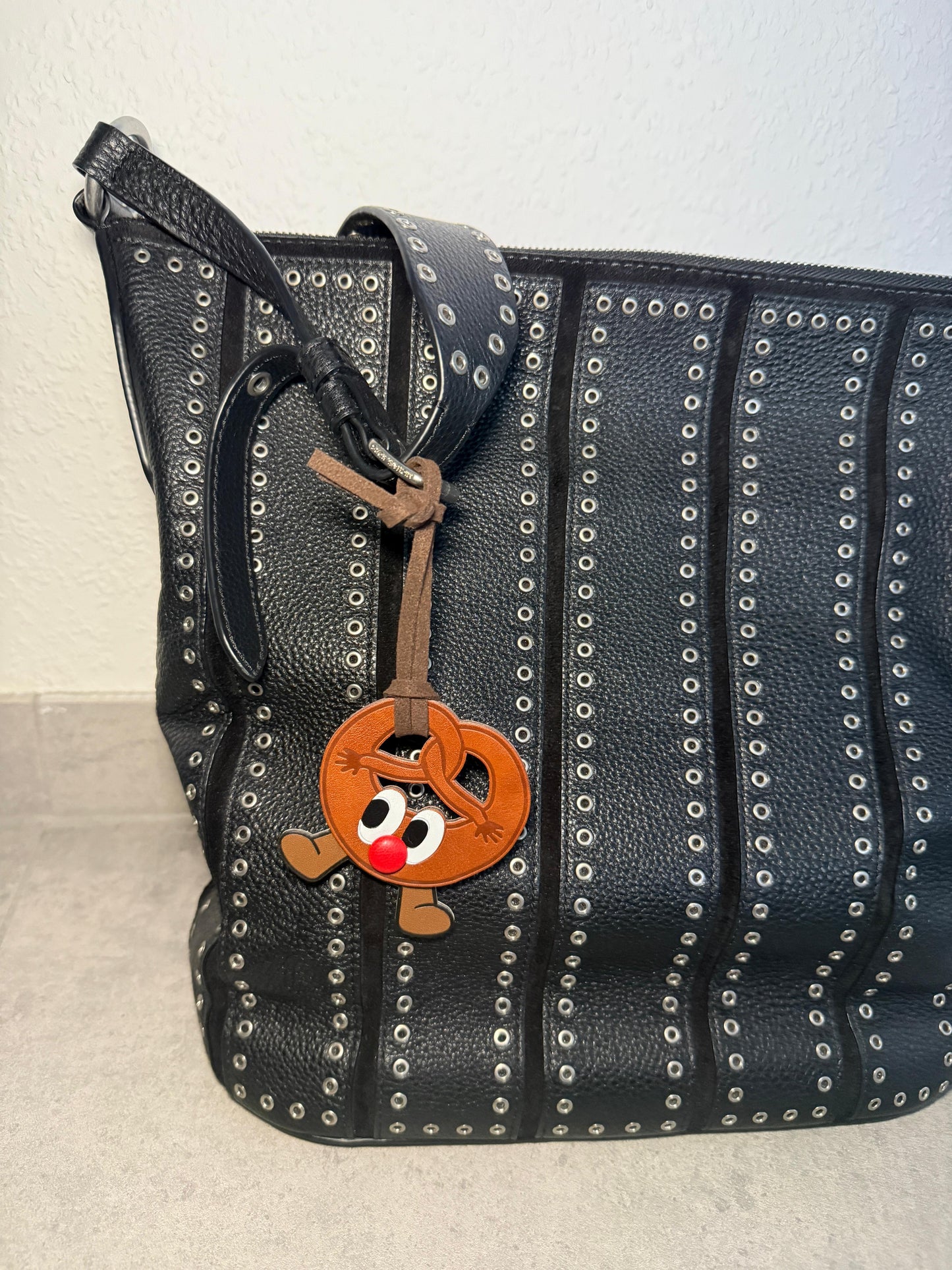 Mrs. Brezel 🥨 – Niedlicher Taschenanhänger mit bayerischem Charme