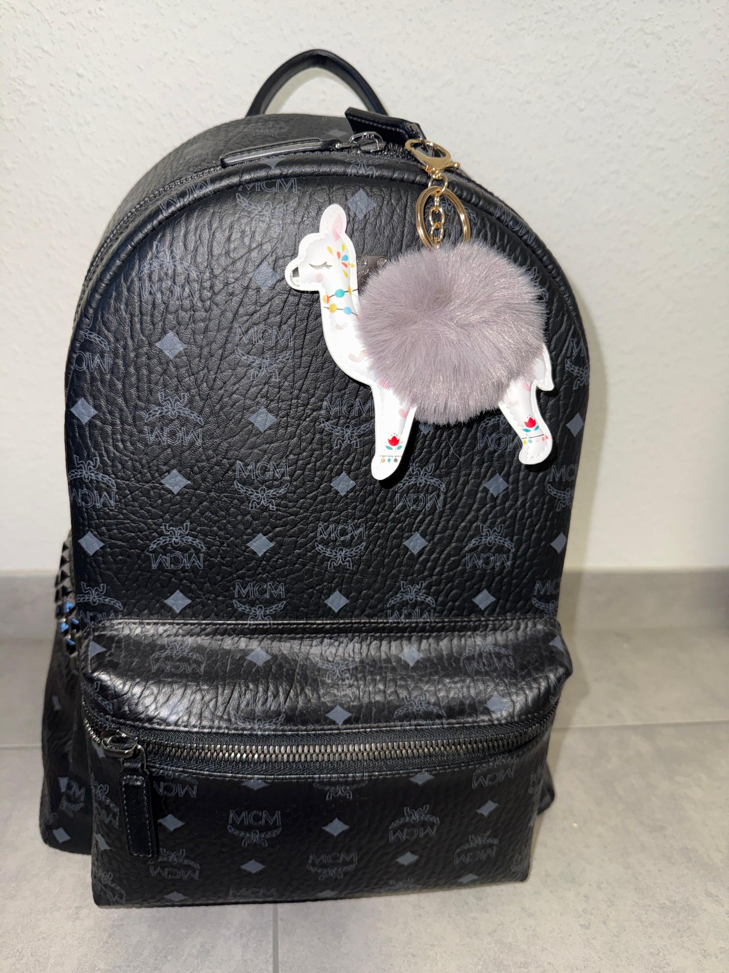 Lama aus Yokohama 🦙 – Flauschiger Taschenanhänger mit Puschel